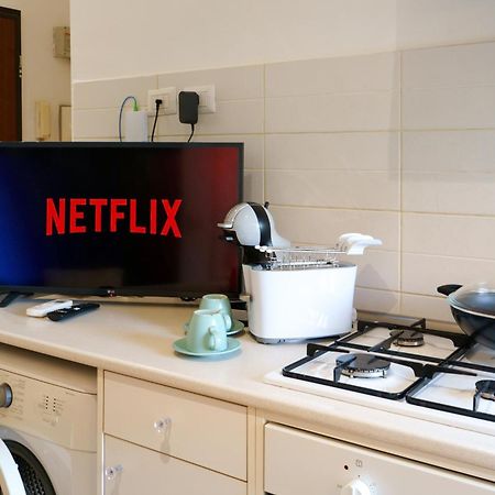 2Min Metro Rossa-20Min San Siro-Ac-Parcheggi Apartment Milano Ngoại thất bức ảnh